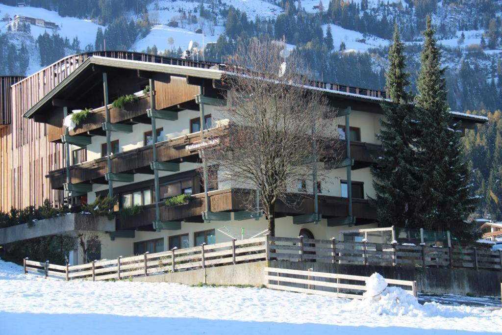 Ferienwohnungen Egger - Direkt An Der Spieljochbahn Fügen Esterno foto